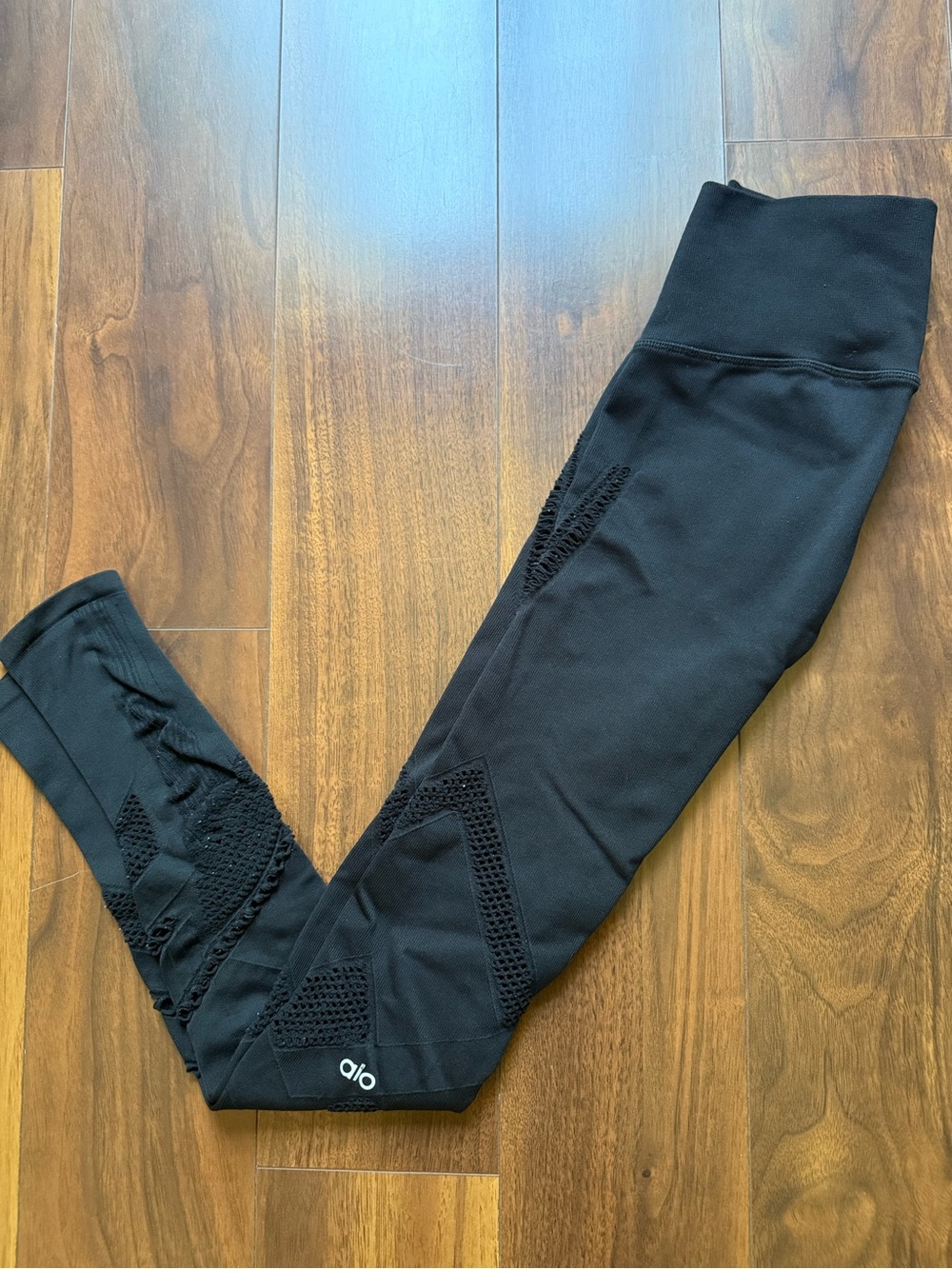 ALO Yoga Black Cut-Out High Waist Leggings / Small / EUC!